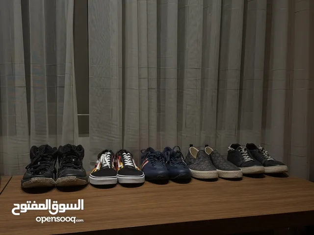 Shoes for sale حزم للبيع