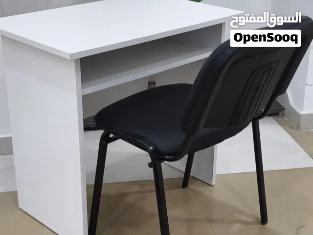 12 طاوله دراسيه مع الكرسي كامله شبه جديده للبيع