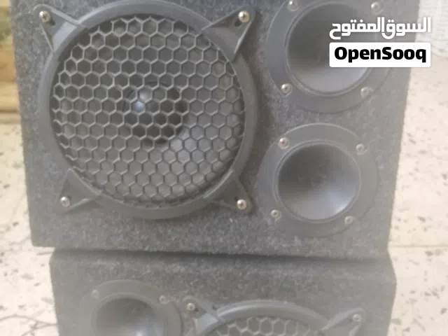 2 سبيكرات وجهاز مشغل بلتوت