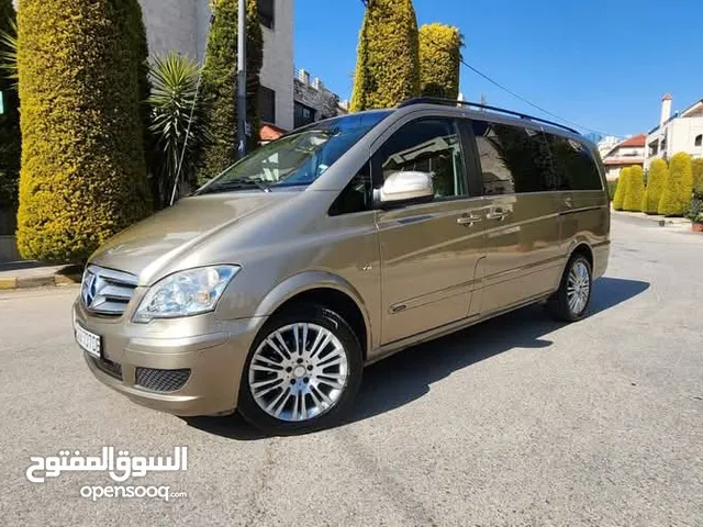 كاش أو اقساط من المالك باص مرسيدس فيانو فيتو VIP 2011 كراسي كامل فتحات سقف كامل بنزين