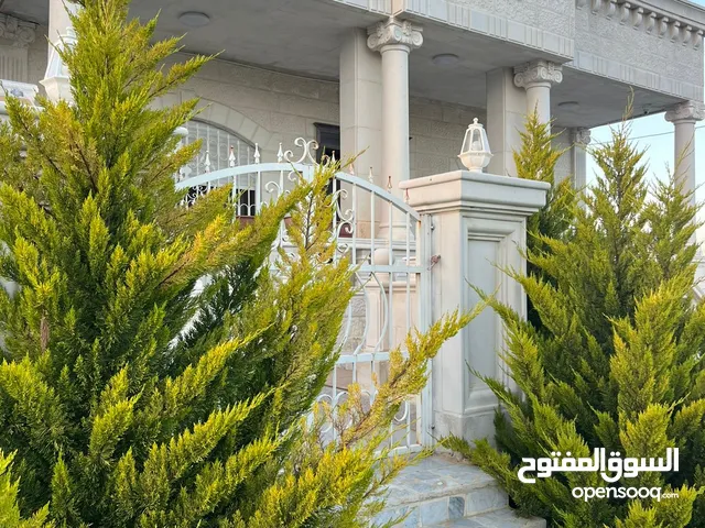 200 m2 2 Bedrooms Villa for Sale in Zarqa Birayn