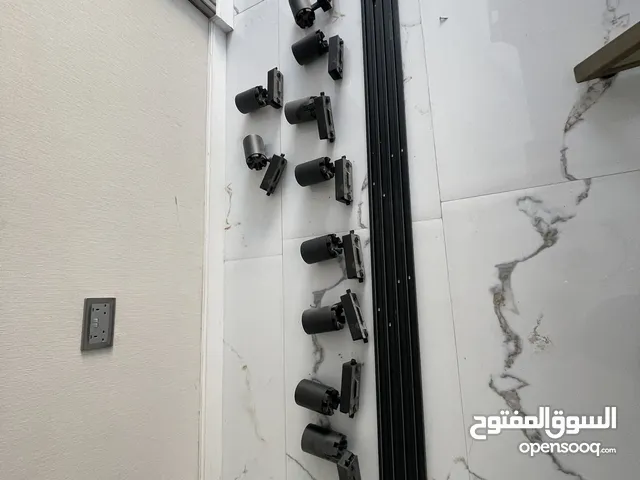 انارة محل للبيع بسبب التسكير
