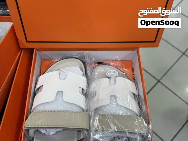 Black And beige Hermès Chypre sandals