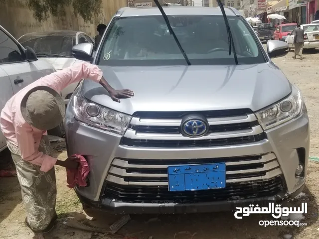 Used Toyota Highlander in Sana'a