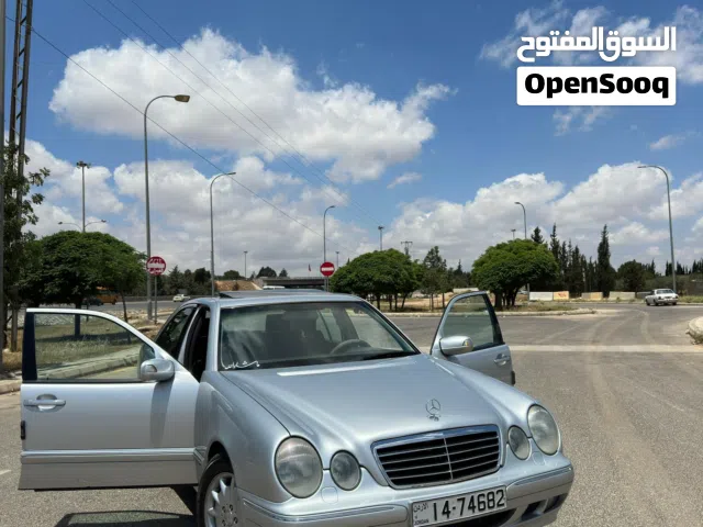 2001 مرسيدس بنز الفئة-E E 200