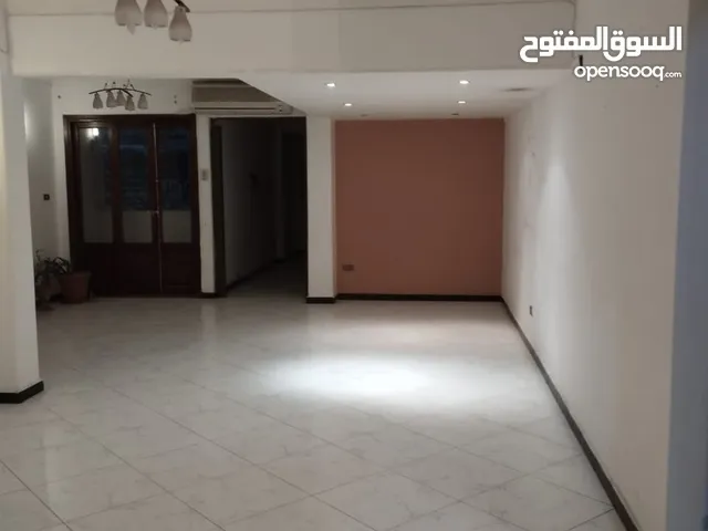 شقه ترخيص ادارى للايجار قانون جديد على شارع جامعة الدول العربية الرئيسى