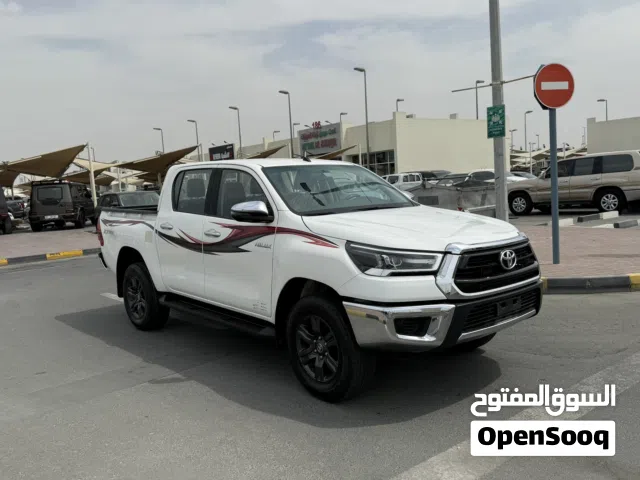 تويوتا هيلوكس موديل 2023 جير عادي 4x4