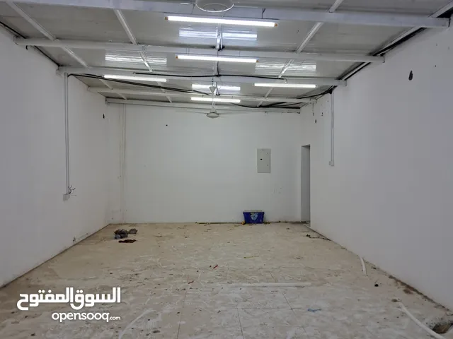 مخزن بمساحة 200 متر مع سكن عمال ف حي عاصم جنوب