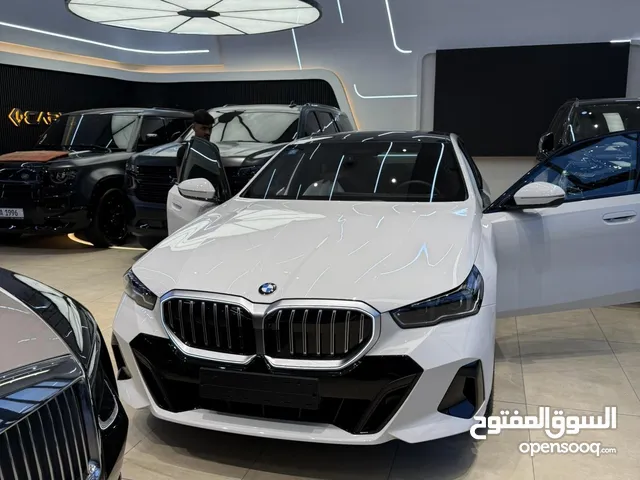 بي ام 530 الشكل الجديد ماشية 2000كيلو فقط مرقم وسنوية جاهزة ومغلفة ppf فول 1/1 كامل مواصفات