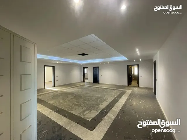 1000 m2 More than 6 bedrooms Villa for Rent in Tripoli Al-Seyaheyya