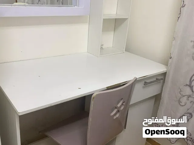مكتب دراسي مع ارفف وكرسي للبيع