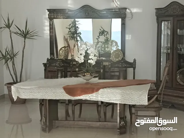 غرفة سفرة موديل كلاسيكي راقي مكونة من 3 قطع للبيع