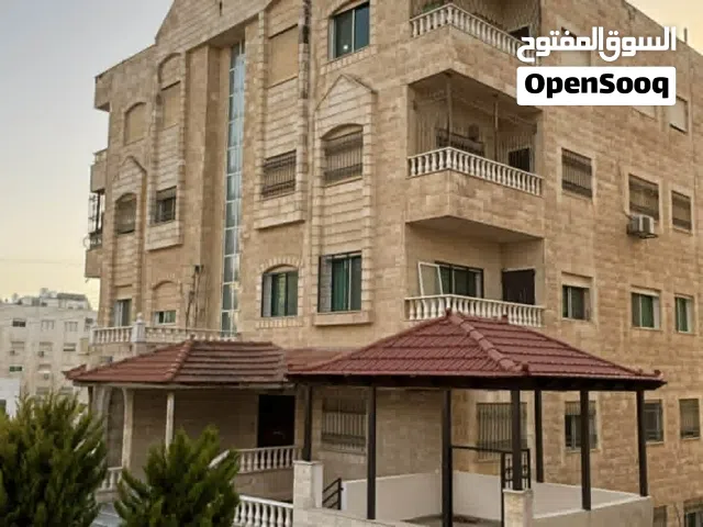 nicely-furnished شقة فارهة مفروشه فرش عالي الجوده+غرفة خادمه جلسات خارجيه للشواء +نافوره