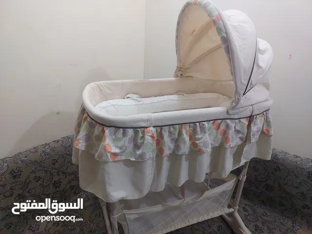 سرير اطفال بحالة الجديد
