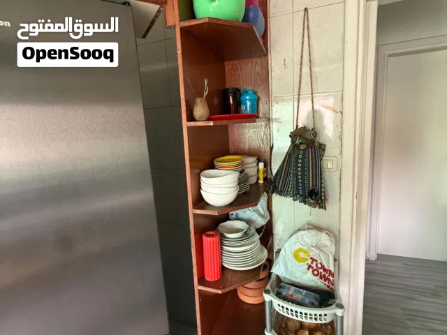 مطبخ خشب بلوط مستعمل للبيع بحالة جيدة. المساحة: 4.50 متر × 2.90 متر.مع المجلى والرخام
