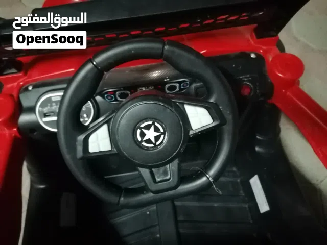 للببيع سيارة جيب صغيره تعمل بالكهرباء او التعبئة غير مستخدمه فقط يبالها بطاريه حسب علمي
