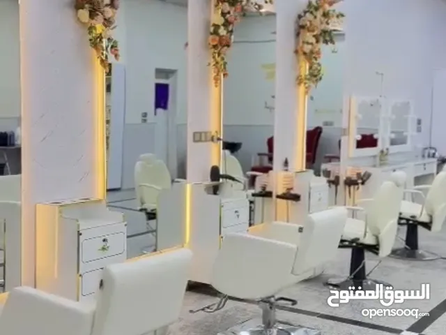صالون مؤثث للبيع بالمعقل بناء حديث