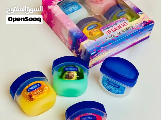 مرطب شفاه  بألوان مختلفه