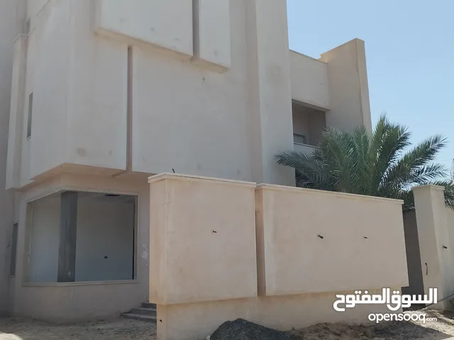 450 m2 4 Bedrooms Townhouse for Sale in Tripoli Al-Bivio