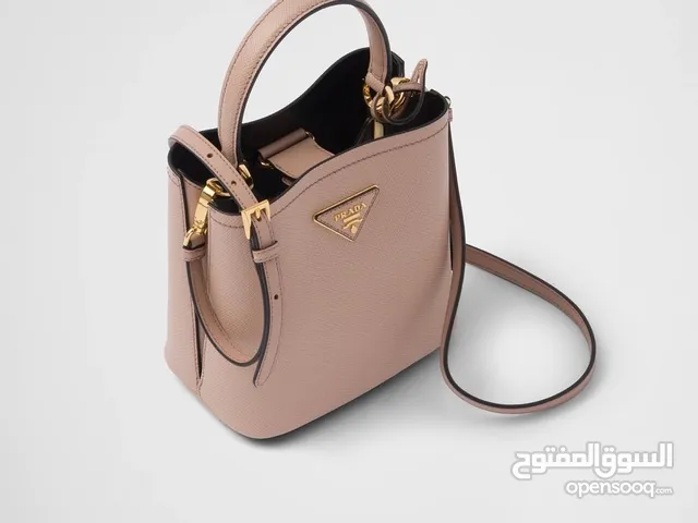 شنطة برادا (Prada) بني فاتح مع بطانة حمراء - تصميم نادر وفاخر