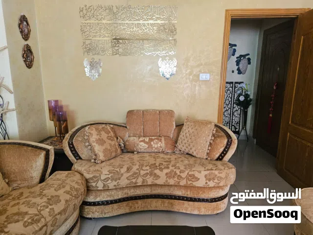 طقمين كنب وسفرة للبيع