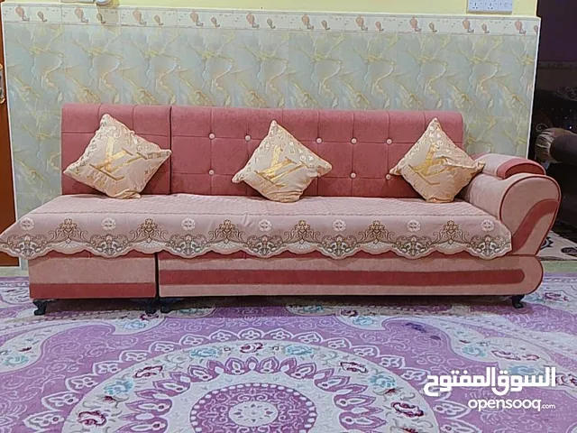 ديوان 8قطع للبيع نضيف السعر 600الف وبي مجال قليل