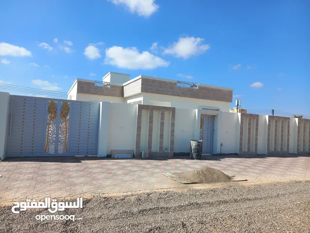 300 m2 4 Bedrooms Villa for Sale in Buraimi Al Buraimi