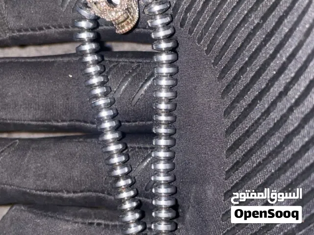 سوار عليه راس جمجمه من الفوق