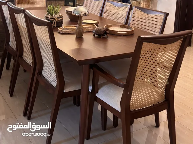 طاولة سفره 8 كراسي و بوفيه