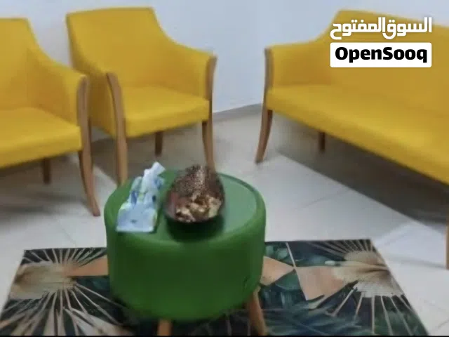 أثاث مكتبي خشبي لم يستخدم بعد للبيع