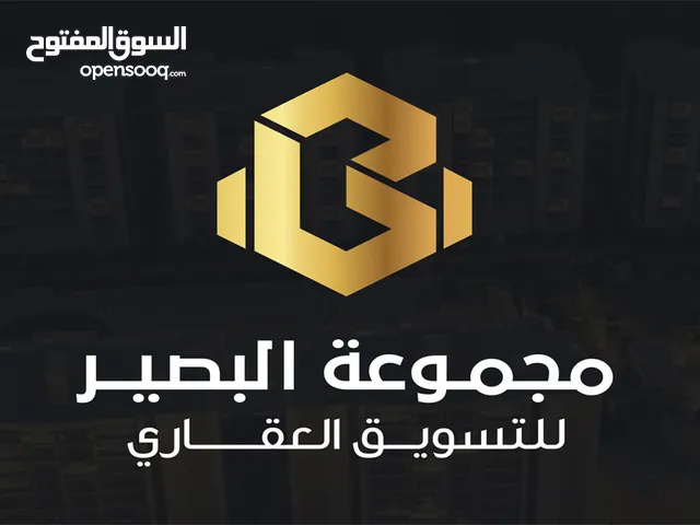مبنى سكني من دورين لأربعة شقق