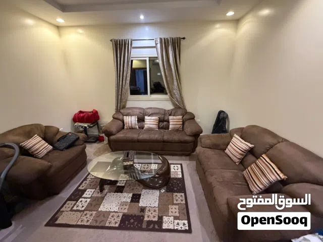 للبيع طقم كنب مع سجاد وطاولات خدمة
