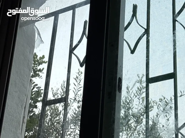أبواب خشب زان اصلي عدد 4 وشبابيك مع الحمايه عدد 8 + باب حديد رئيسي عدد 1