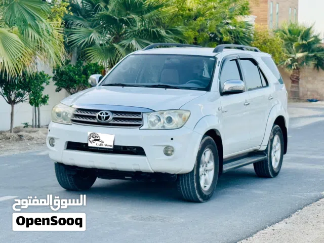 7 Seat Toyota Fortuner 2.7L 4 Cylinder 4 Wheel Drive 2010 Model SR5 تويوتا فورتشنر