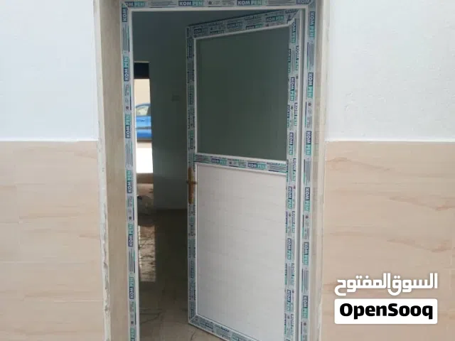 منزل مصين كامل وشارع واسع