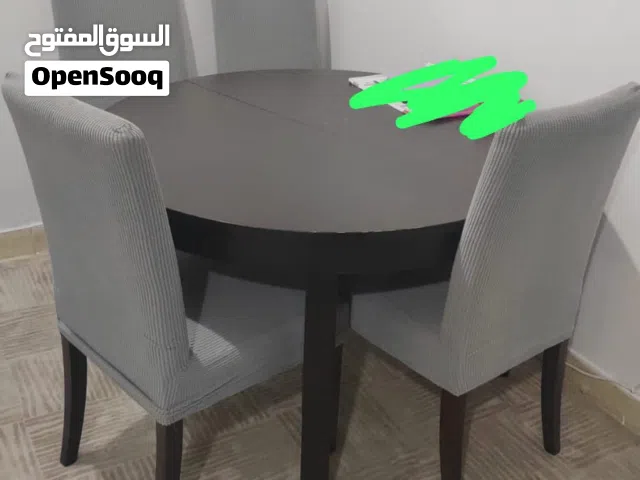 طاوله سفره من ايكيا دائريه وتتفرد لسفره كبيره مع 4كراسي وكفراتهم