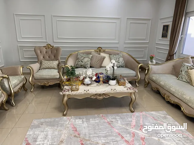 أطقم كنب مجلس كبير ذهبي اللون طقم كنب فضي اللون