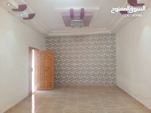 220 m2 More than 6 bedrooms Townhouse for Rent in Tripoli Janzour