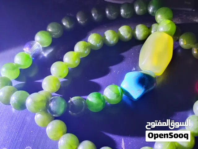 اساور حجر اليشم الجاد طبيعي مئة مية وفيهم عقيق وخرزة مرجان