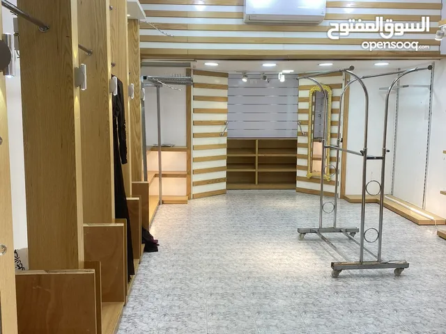 محل تجاري للبيع بالخلو طولكرم مجمع ابو طريف والزغل الطابق الارضي. مساحه المحل 32متر المحل ديكور جديد