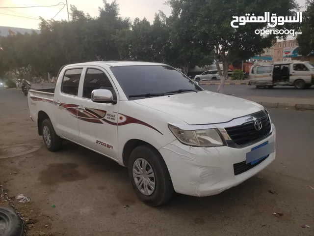 هيلوكس 2015 جير عادي _ غمارتين .. بضاااعه مضمون من فحص ... وبسعرر عررطه جدا