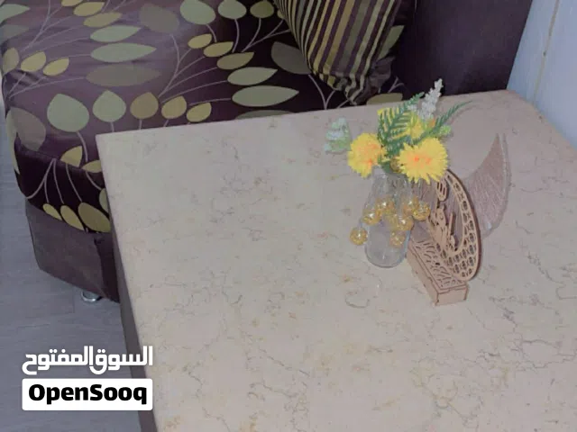 صالون للبيع