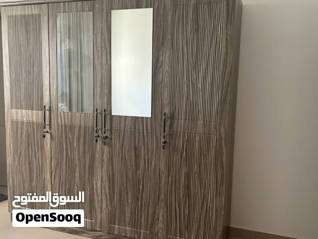 للبيع خزائن ملابس جديدة ونظيفة استعمال شهرين فقط شوف الوصف