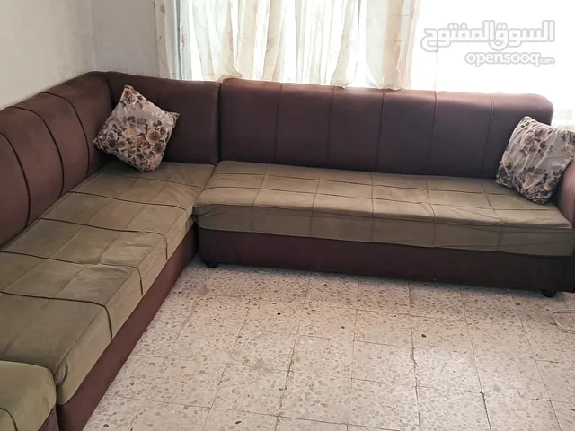 بصلاة على النبي طقم كنب 9 مقاعد لون بني للبيع بداعي السفر بس ب50 دينار .............................