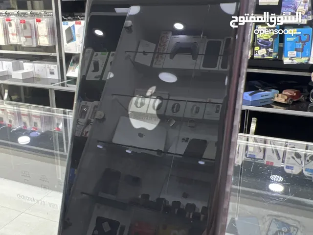 Used iPhone SE 2020 (128 GB) ايفون مستعمل بحالة ممتازة مغيرله بطارية جديدة فقط لا غير كفالة محل 14