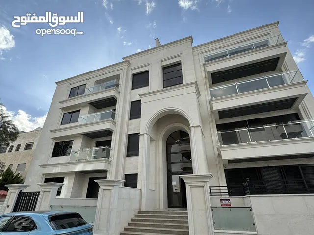شقة شبه ارضي فاخره بمساحة 140 متر + ترس جانبي 110 متر / طريق المطار - خلف جامعة البتراء