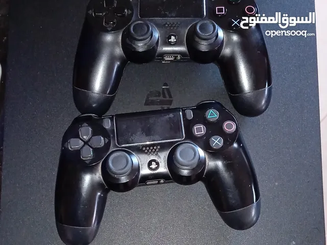 Ps4 slim et 2 manette