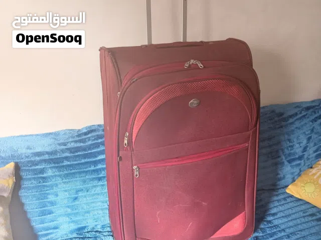 شنط سفر مستعمله اوروبي نظيف عده احجام صغير ووسط وكبير كل مره لدينا جديدالرجاء تقييمي بلنجوم