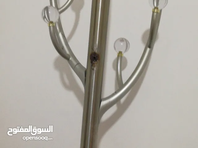 علاقة ملابس ثقيله ورفوف