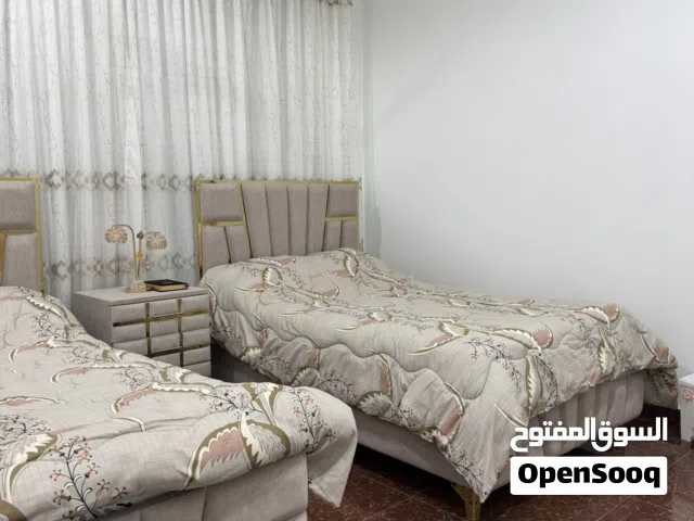 بيع أسرّة نوم فاخرة عدد I بحالة ممتازة مع الفراش - تصميم أنيق وسعر مميز!